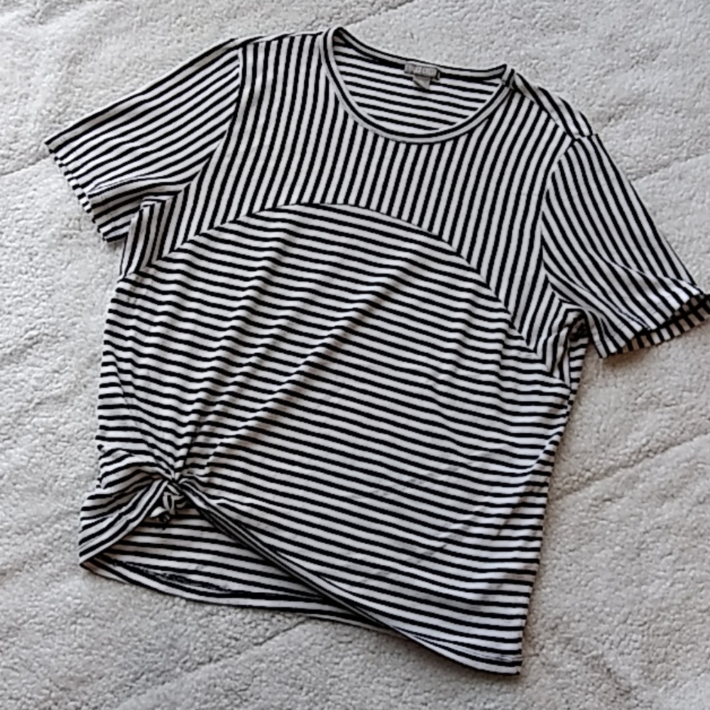 Knotted comfy flowy top